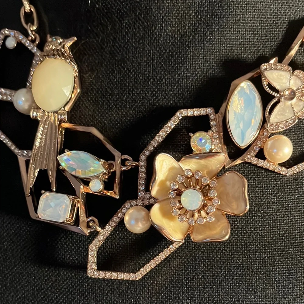 Betsey Johnson Gold Cream Floral Geometric Necklace - Picture 4 of 9